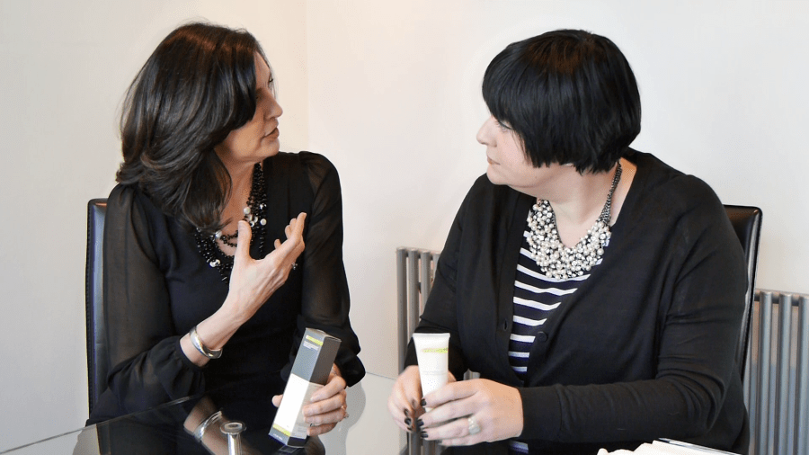 Nikki Taylor & Tracey McAlpine review Murad Rejuvenating Lift For Neck & Décolleté